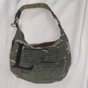 Love camo shoulder bag